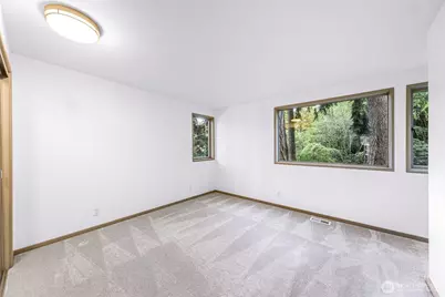 2261 W Lake Sammamish Parkway SE, Bellevue, WA 98008 - Photo 35