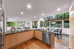 2261 W Lake Sammamish Pkwy SE, Bellevue, WA 98008 - Photo 19