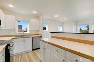 2101 N 55th St, Seattle, WA 98103 - Photo 11