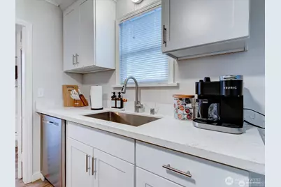 1626 39th Avenue E, Seattle, WA 98112 - Photo 19