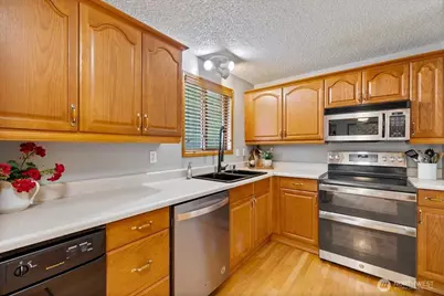 7918 W Glen Drive, Everett, WA 98203 - Photo 9