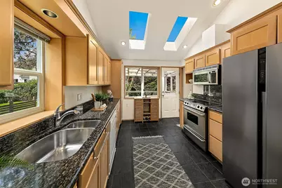 630 NW 76th Street, Seattle, WA 98117 - Photo 5