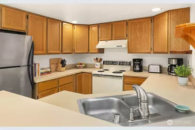 118 SW 116th Street #D32, Seattle, WA 98146 - Photo 5