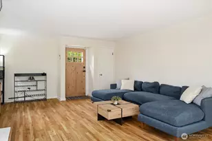 4037 NE 109th St, Seattle, WA 98125 - Photo 3