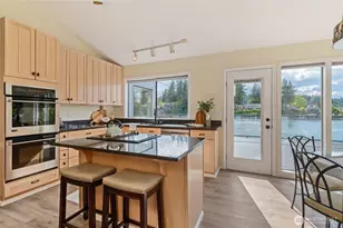 4610 Marine View Pl, Bremerton, WA 98312 - Photo 11