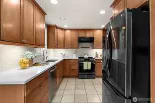 625 SW 127th St, Seattle, WA 98146 - Photo 11