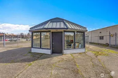 9808 17th Avenue SW, Seattle, WA 98106 - Photo 1