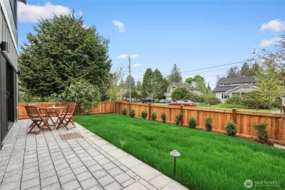 13022 Corliss Avenue N, Seattle, WA 98133 - Photo 3