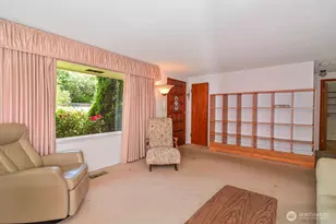 13709 39th Ave NE, Seattle, WA 98125 - Photo 3