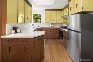 10208 23rd Ave NE, Seattle, WA 98125 - Photo 7