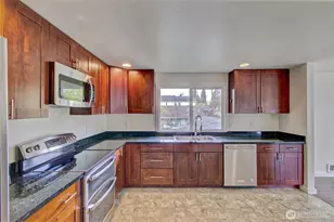 733 104th St, Seattle, WA 98133 - Photo 9