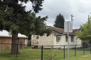 821 108th St S, Tacoma, WA 98444 - Photo 3
