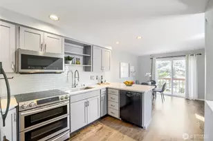 806 NW 52nd St, Seattle, WA 98107 - Photo 9