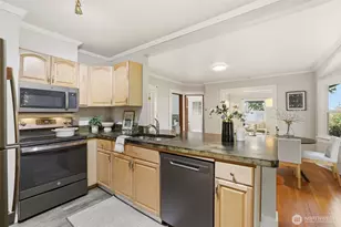 9732 59th Ave S, Seattle, WA 98118 - Photo 11