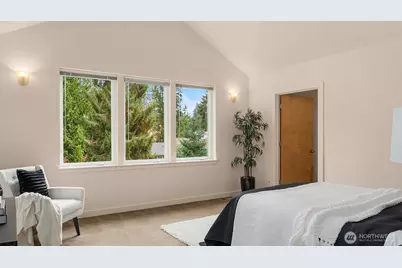 1025 NE 130th Street, Seattle, WA 98125 - Photo 17