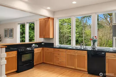1025 NE 130th Street, Seattle, WA 98125 - Photo 9