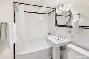1105 Spring St, Seattle, WA 98104 - Photo 15