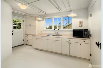 1108 39th Avenue E, Seattle, WA 98112 - Photo 29