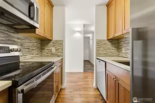 800 N Allen Pl, Seattle, WA 98103 - Photo 9
