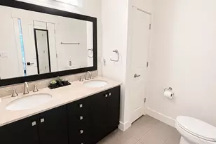 699 John St, Seattle, WA 98109 - Photo 17