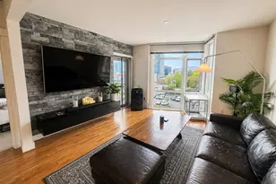 699 John St, Seattle, WA 98109 - Photo 11