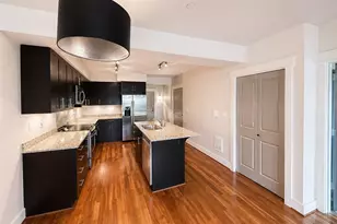 699 John St, Seattle, WA 98109 - Photo 9