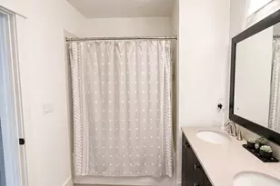 699 John St, Seattle, WA 98109 - Photo 19