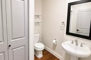 699 John St, Seattle, WA 98109 - Photo 3