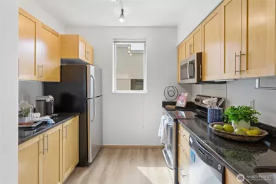 3333 Wallingford Avenue N #203, Seattle, WA 98103 - Photo 17
