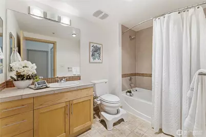 3333 Wallingford Avenue N #203, Seattle, WA 98103 - Photo 25