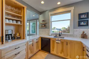 806 NW Alexander St, Coupeville, WA 98239 - Photo 11