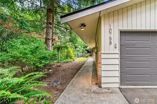 10758 Ashworth Ave N, Seattle, WA 98133 - Photo 3