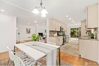 10758 Ashworth Avenue N, Seattle, WA 98133 - Photo 15