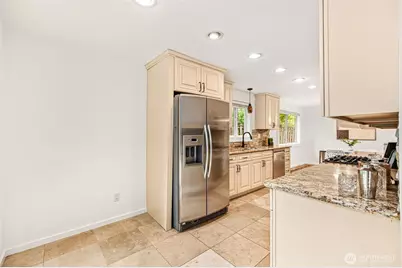 10758 Ashworth Avenue N, Seattle, WA 98133 - Photo 11