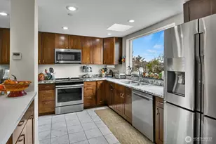 3022 SW Bradford St, Seattle, WA 98126 - Photo 9