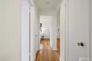 9747 Evanston Ave N, Seattle, WA 98103 - Photo 17