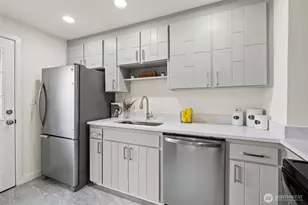 9747 Evanston Ave N, Seattle, WA 98103 - Photo 13