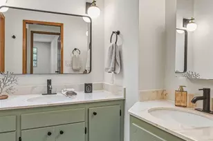 797 NW Culbertson Dr, Seattle, WA 98177 - Photo 17
