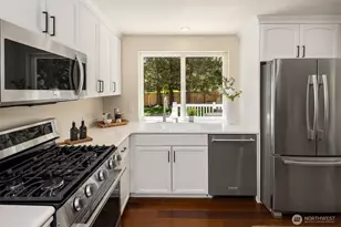17703 NE 34th St, Redmond, WA 98052 - Photo 3
