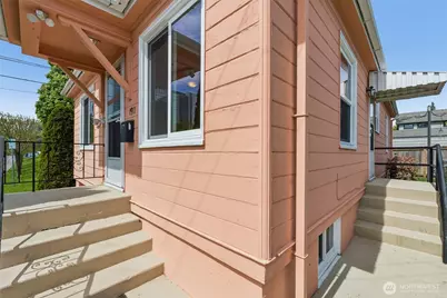 1911 13th Street, Everett, WA 98201 - Photo 3