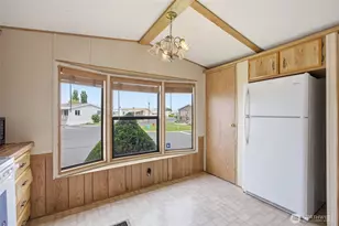 2240 W Broadway Ave, Moses Lake, WA 98837 - Photo 9