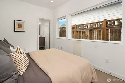 2418 6th Avenue W, Seattle, WA 98119 - Photo 27