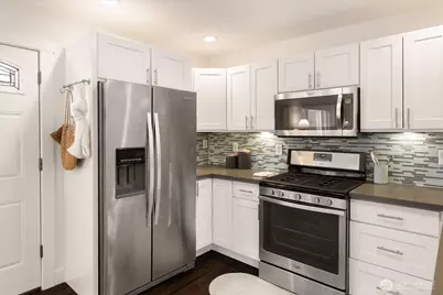 4513 Cascadia Avenue S, Seattle, WA 98118 - Photo 9