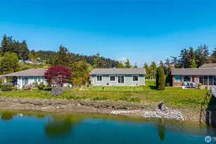 2241 Mariner Beach Dr, Oak Harbor, WA 98277 - Photo 3