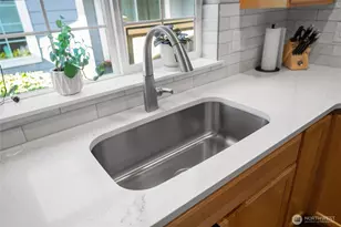 3617 Portage Ln, Anacortes, WA 98221 - Photo 9