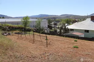 10 W Dewberry Ave, Omak, WA 98841 - Photo 5