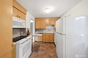 7030 27th Ave NE, Seattle, WA 98115 - Photo 9