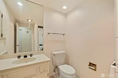401 100th Avenue NE #214, Bellevue, WA 98004 - Photo 25