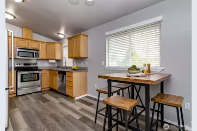 22204 Cedarview Drive E, Bonney Lake, WA 98391 - Photo 3