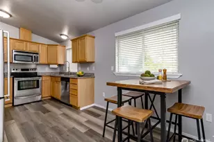 22204 Cedarview Dr E, Bonney Lake, WA 98391 - Photo 3